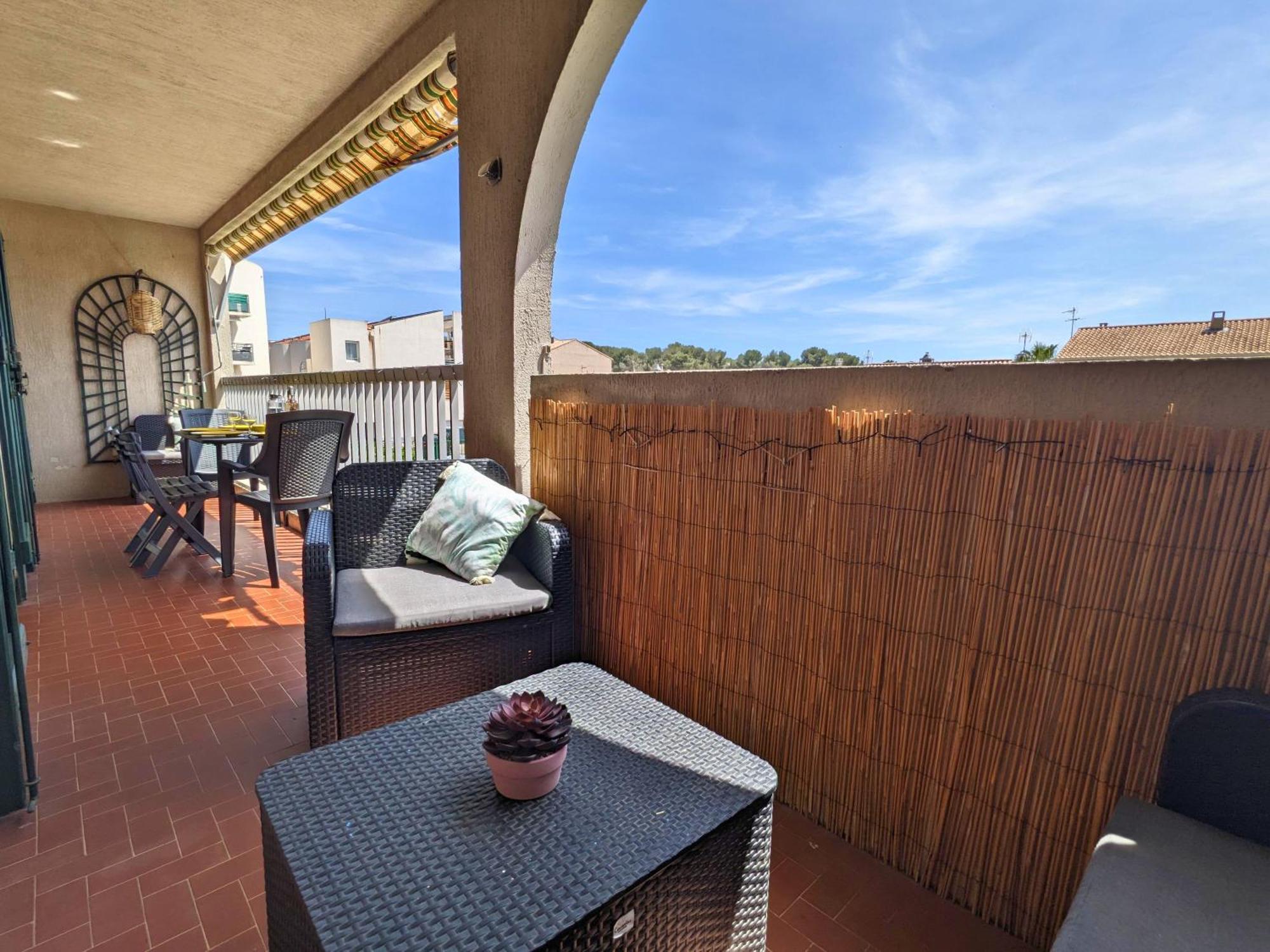 Netflix - Lit Queen Size - Terrasse Plein Sud - Climatisation - 2'Centre-Ville - 6'Mer - Parking Prive - 56M2 - L'Olivine - Offre Speciale La Londe-les-Maures Buitenkant foto